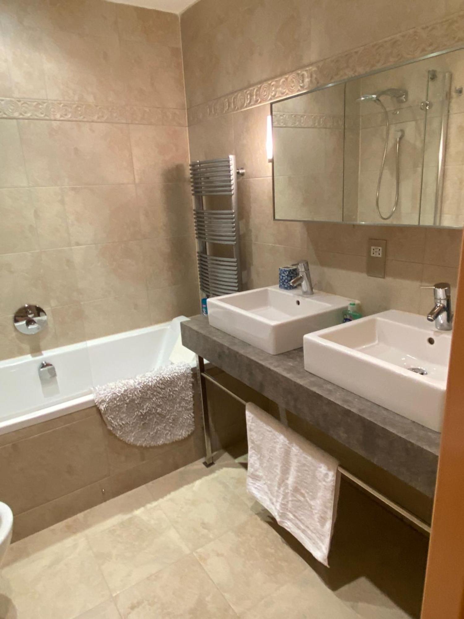 Swimming Pools Apartment In Ocean Village - 2 Bed 2 Bath Rock View Gibraltar Eksteriør billede